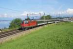 re-4-4-ii-re-420 Re 4/4 II 11208 f�hrt mit einem bunten Gotthard-Interregio am 25.6.09 von Horgen Oberdorf Richtung Oberrieden.