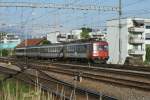 rbe-540 Im Abendlicht des 25.6.09 f�hrt der IR 10790 gezogen von einem RBe 540!!! in Pf�ffikon SZ ein.