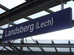 Das Bahnhofsschild von Landsberg am Lech am 23.06.2009.  ...