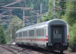 Nachschuss auf EC 82 kurz vor der Durchfahrt des Bahnhofes ...