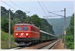 br-1010 Am Samstag war dieser sch�ne Sonderzug (D16374) von M�dling nach Melk zur Nibelungengauer Sonnenwende unterwegs. Der Zug bestand aus der 1010.03, gr�nen Schlieren und der 1141.024. Tullnerbach-Pressbaum, 27.6.2009.