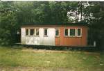 Rugensche Baderbahn - Rasender Roland Dieser versteckte Reisezugwagen ohne Drehgestelle mit der Bezeichnung:KB4tr 970-812 hatte sogar in einem DEFA-Spielfilm eine kleine Nebenrolle.Im Juni 1998 stand Dieser in Putbus.