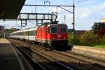 re-4-4-ii-re-420 Re 4/4 II 11221 mit einem Gotthard-Eurocity Z�rich - Milano am 2.5.2008 in Oberrieden Dorf. 