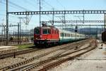 Die Re 4/4 II 11303 mit einem EuroCity Milano - ...