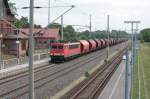 Hier zieht die 155 ihren G�terzug durch Jasnitz. 16.06.2009  ...