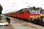 MDmot 3038 mit R 6613 F�zesabony-Debrecen auf Bahnhof F�zesabony am ...
