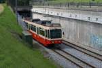 Be 4/4 51 f�hrt am 2.7.09 aus dem Tunnel in ...
