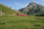 Der erste Zug, der auch Reisezugwagen �ber den Berninapass bringt, ...