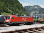 Die 182 019 am 11.06.2009 bei einer Rangierfahrt im Bahnhof ...