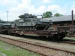 Smms(82814706051-5) mit KFOR ULAN31042-U zur Entladung am Bhf. Ried i.I.bereitgestellt; ...