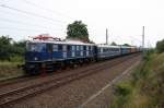 E18 047 mit ihrem, aus Wagen des blauen Enzian und ... E18 047 mit ihrem, aus Wagen des blauen Enzian und ...
