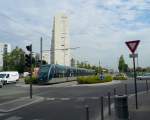 Ausserhalb der Innenstadt wird meist mit Oberleitung gefahren; f�r die ...