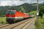 E-Lok 1044 022 f�hrt mit dem Hilfszug Sgag 97874 von ...