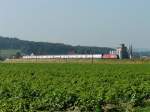 re-460-mit-zugen SBB - 460 mit Doppelstockwagen als Schnellzug zwischen Biel und Bern unterwegs bei Busswil am 04.07.2009