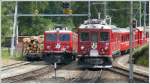 strecke-berninabahn-sm-ti R1656 mit ABe 4/4 II 47 und 44 f�hrt in Pontresina ein. Die beiden Ge 4/4 I 608 und ? warten auf die �bernahme des BerninaExpress aus Tirano. (03.07.2009)