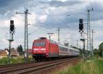 BR 101 mit Zugen 101 077-6 ist am 20.06.2009 mit dem EC340 'Wawel' unterwegs nach Hamburg-Altona �ber Berlin und Stendal. Die Reise des EC began in Krakow Glowny. Aufnahmeort ist L�bbenau/Spreewald.