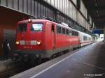 BR 115 Auf Gleis 1 um 9:24 Uhr ist eingefahren, 115 154 mit R�ckf�rung eines IC-Wagen aus dem Werk Neum�nster �ber Hamburg nach M�nchen. (06.07.2009)
