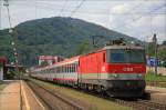 br-1044 Kurztrip in die Steiermark - Am 6. Juli 2009 konnte der OIC 536 nach Wien S�dbf mit der 1044.023 im Bf. Kapfenberg abgelichtet werden. Wie fast immer, ist der DDm am Zugschluss leer unterwegs.