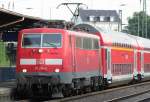 BR 111 mit Zugen Der RE7 mit 111 016-2 von Krefeld nach M�nster bei dem kurzen Halt in Solingen am 04.07.2009