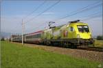 br-1116-vor-personenzugen Werbetaurus 1116 033 Telekom Austria f�hrt mit EN 465 'Z�richsee' von Z�rich nach Graz.Aufgund der Ennstalsperre f�hrt dieser Zug als 30465 �ber Villach.
Zeltweg 06.07.2009