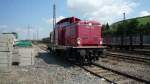 br-211-db-v-100 Lokschuppenfest am 05. Juli 2009 im Eisenbahnmuseum W�rzburg. Neben einem Einblick in den Lokschuppen, Besichtigen aller Museumswagen und einer Echtdampf Spur G Anlage konnte man auch mit der V 100 1200 fahren, die vom Verein m�hevoll aufgearbeitet wurde und seit Januar 2009 wieder in W�rzburg ist.