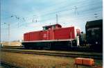 BR 291 Gew�hnungsbed�rftig waren zum Anfang die aus den alten Bundesl�nder gekommenden 291-Loks.Hier hatte 291 043 im April 1998 Rangierdienst in Mukran.