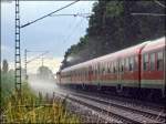 nordrhein-westfalen Das Wasser verdunztet f�rmlich auf den Gleisen als 110 377 den RE11592 nach Aachen zieht 6.7.2009