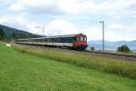 BDt Steuerwagen Im von NPZ dominierten Jura ist auch noch ein EW I-Pendelzug mit einer Re 4/4 II der ersten Serie unterwegs. Hier n�hert sich die Komposition am 4.7.09 Les Geneveys-sur-Coffrane.