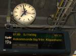 stockholm Eine Zugzielanzeige im Bahnhof von Stockholm morgens um kurz vor 7 Uhr als der Schlafwagen von Oslo �ber Malm� endlich in Stockholm ankam.