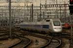pos-paris-ostfrankreich-suddeutschland Bei sehr schlechtem Wetter f�hrt eine TGV Doppelkomposition aus dem Bahnhof Z�rich aus.