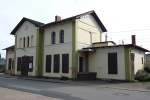 sonstige Bahnhof Rethen/Leine an der KBS 350 Hannover - G�ttingen bzw. 320 Hannover - Bad Harzburg. Wie so viele alte Bahnhofsgeb�ude aus der Anfangszeit der Eisenbahn ungenutzt und verwahrlost. Genau hier wird die NBS Hannover - W�rzburg (KBS 351) aus der o.g. Strecke ausgef�delt.