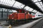 07.07.2009 Pause. Ee 3/3 16351 wartet im HB Z�rich auf ...