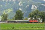 re-4-4-ii-re-420 Re 4/4 II mit RheintalExpress 3821 mit dem �blichen gemischten Wagensatz bei Igis. (08.07.2009)