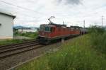 re-4-4-ii-re-420 Schwerarbeit leisten diese beiden Re 4/4 am 07.07.2009 kurz vor dem Lachener Bahnhof.