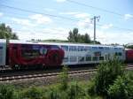doppelstockwagen Werbung auf doppelst�ckigen CityShttle-Wagen gibt's jetzt auch. Als Teil des R 2337 in Richtung Payerbach-Reichenau konnte ich diesen Waggon fotografieren. (09.07.09, kurz vor Wien Leopoldau)