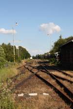 krimov Die Weichensra�e in der Einfahrt des Bahnhofs Krimov in Richtung Chomotov gesehen. Das linke Gleis f�hrte einst nach Reizenhain (ist schon lange abgebaut), das Rechte ist noch teilweise im Betrieb und f�hrt nach Viperty, bzw. B�renstein. (10.06.09) 