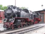 Mecklenburgische Baderbahn Molli MOLLI-Dampflok BR 99 2321-0 zieht Lok BR 99 2322-0 aus dem Lokschuppen zur LOKPARADE, K�hlungsborn-West 10.07.2009
