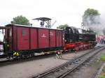 neue MOLLI-Dampflok BR 99 2324-4 mit Oldtimer-Postwagen der MFFE, K�hlungsborn-West ...