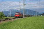 Re 460 048-2 befindet ...  Sandro Gadola 11.07.2009