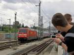 Synchronfuzzen an der Nordeinfahrt von Berlin Hbf: Opfer ist 101 ...