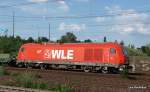 WLE 22 zieht einen Schienenleerzug auf den Ostgleisen durch Hamburg-Harburg ...