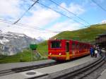 JB Jungfraubahn Tw 207 wartet im Bahnhof Kleine Scheidegg auf weitere Eins�tze. (9.7.09)