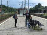 2009-07-11 Berlin Was Rolf hier wieder versucht zu unterstreichen? Ich wei� es nicht... Szene vom bahbilder.de-Treffen, 11.07.09