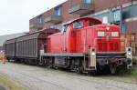 Die 295 024-4 im Hamburger Freihafen am 25,06,09  ...