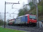 Re 482 010-6 am 7.4.05 vor Rotkreuz  ...