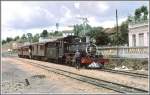 Schmalspurdampf Lok 68 hat ihr Man�ver in Antonio Carlos beinahe beendet. Die Wagen stehen an der richtigen Stelle und schon bald geht es auf die sechsst�ndige R�ckfahrt ins 100km entfernte Sao Joao del Rei.
Unterwegs soll aus dem kleinen Personenzug allerdings noch ein stattlicher Mixto entstehen. (Archiv 03/1979)