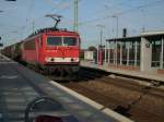 BR 155 Beim Allmorgenlichen Zeitung holen am Bahnhof in Bergen/R�gen erwischt: 155 105 am 17.Juli 2009 bei der Durchfahrt durch den Bahnhof. 