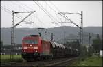 BR 185 mit Zugen Die Zusammenstellung des abendlichen G�terzuges von Finnentrop/Plettenberg ins Ruhrgebiet wechselt st�ndig. Am 15.05.2009 waren neben den Schiebeplan- und Teleskophaubenwagen waren auch F�nf Schwenkdachwagen, aus Lennestadt-Meggen (?), eingereiht. Zuglok ist 185 268. 