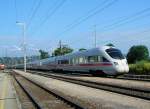 br-4011-ice-t Die Doppelgarnitur des ICE560-260 rauscht bei Redl-Zipf ihren Zielen (Bregenz bzw.M�nchen ) entgegen; 090716