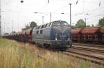 EGP 221 136 f�hrt am 18.07.09 mit einem Schotterzug in ...